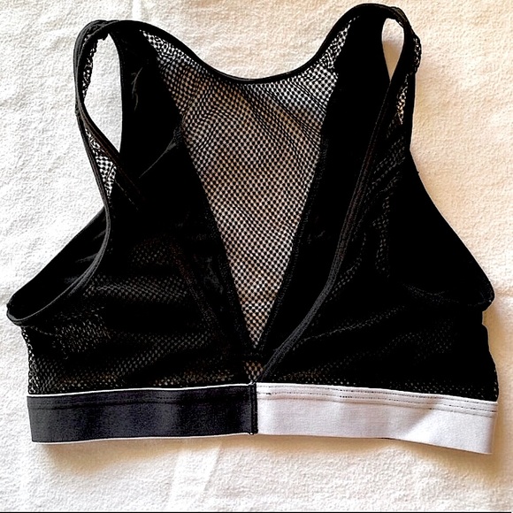 🆕🔥CALVIN KLEIN SEXY&SUPER CUTE TOP BLACK&WHITE COLOR BLOCK FITTED BREATHABLE - Picture 2 of 6